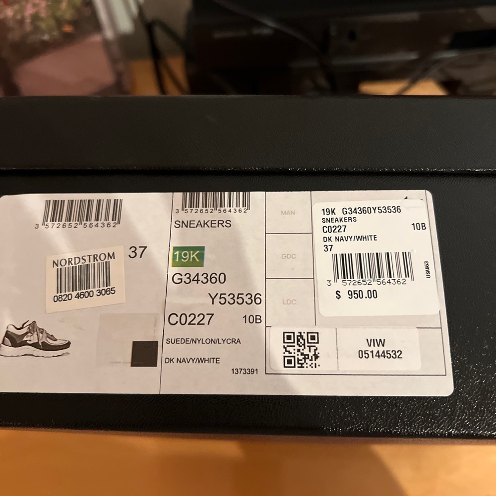 CHANEL 💕 Sneakers OPEN TO OFFERS Size 37 AUTHENTIC!! - Picture 3 of 8
